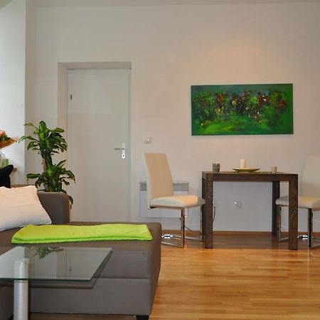 Ferienwohnung Im Univiertel Mit Garten Graz Bagian luar foto