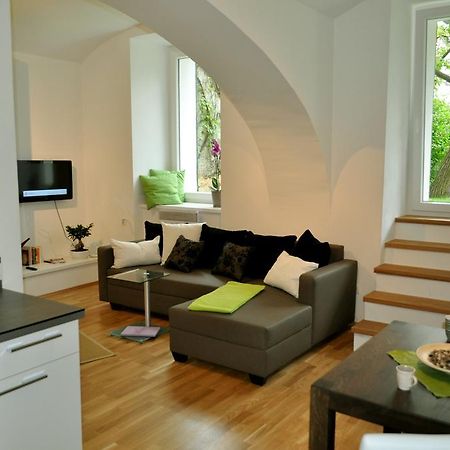 Ferienwohnung Im Univiertel Mit Garten Graz Bagian luar foto