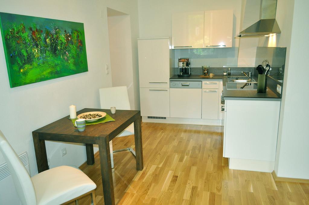 Ferienwohnung Im Univiertel Mit Garten Graz Bagian luar foto