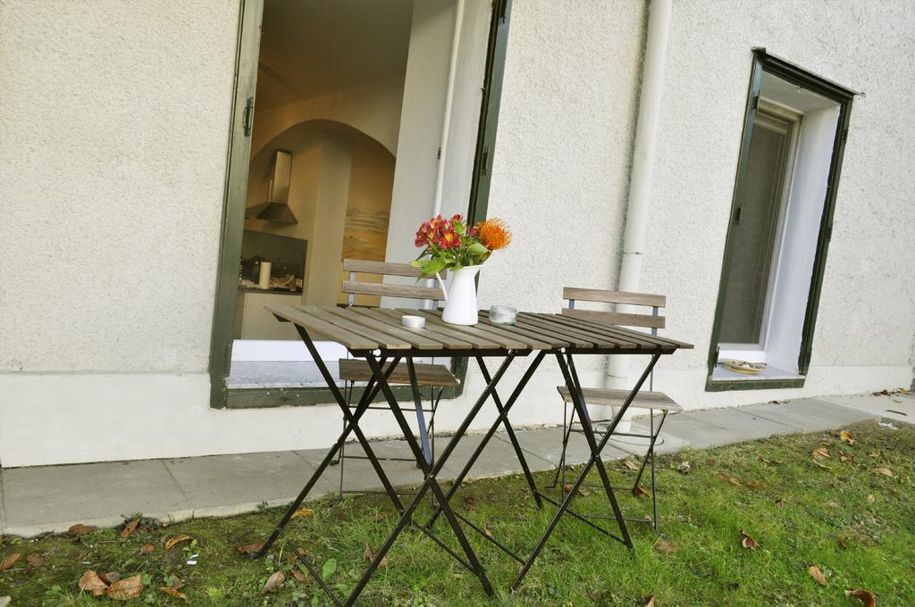 Ferienwohnung Im Univiertel Mit Garten Graz Bagian luar foto