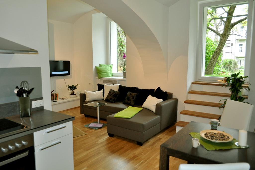 Ferienwohnung Im Univiertel Mit Garten Graz Bagian luar foto